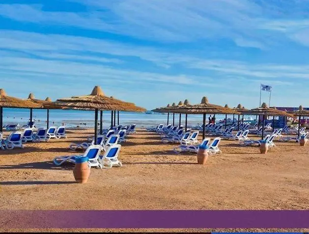 في العين السخنة في قرية بلو باي أسيا عروس السخنة
