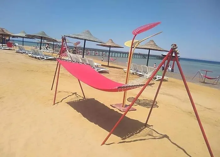 في العين السخنة في قرية بلو باي أسيا عروس السخنة * Ain Suchna